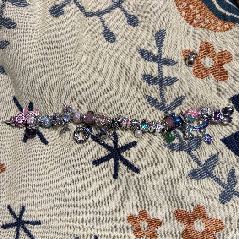 Linx bracelet with fantasy theme charm